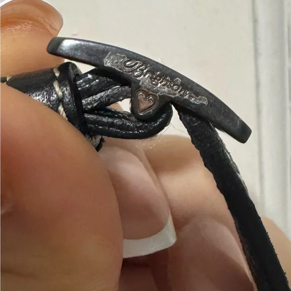 Brighton Crossbody Wallet in Black Leather - Picture 14 of 15